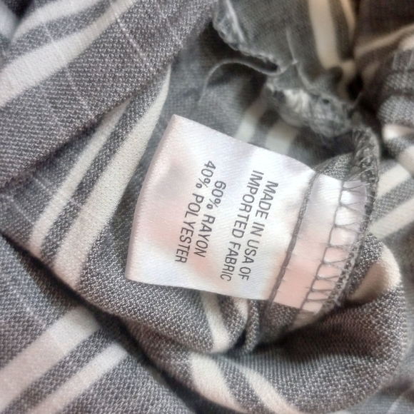 Grey & white striped jumpsuit - Picture 5 of 5